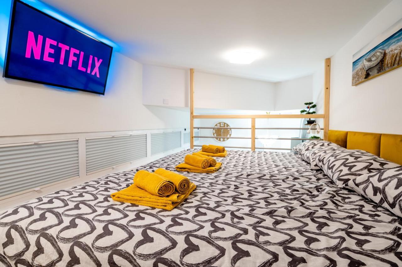 Lion Apartment *