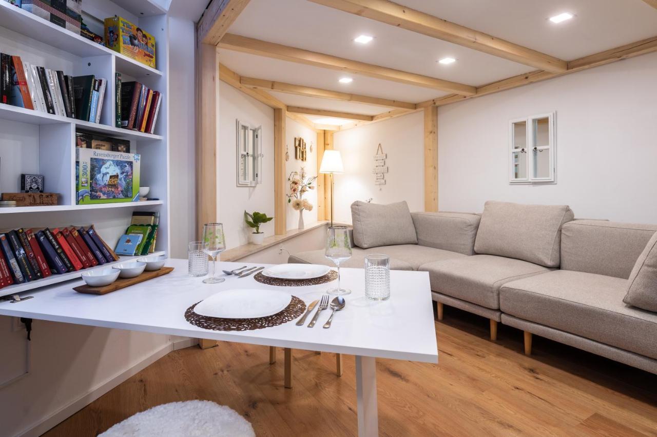 Lion Apartment *